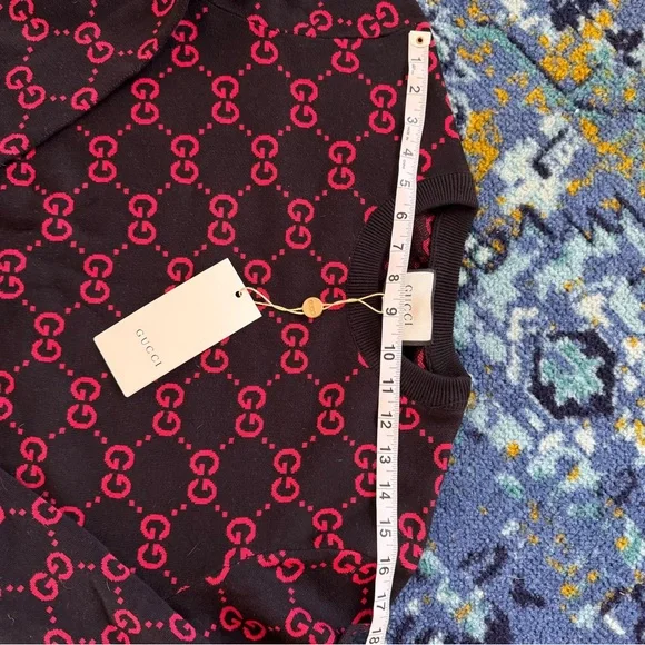 Men's Sweater in Black and Red Pattern - Picture 6 of 8